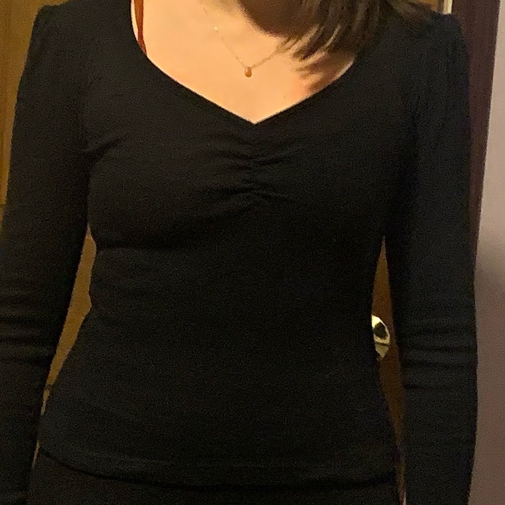 Ruched black long sleeve 🖤